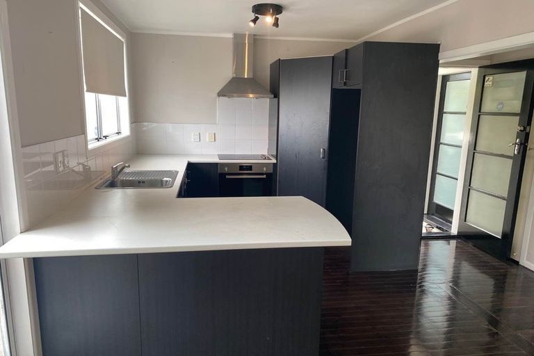 Photo of property in 40 Seymour Road, Sunnyvale, Auckland, 0612