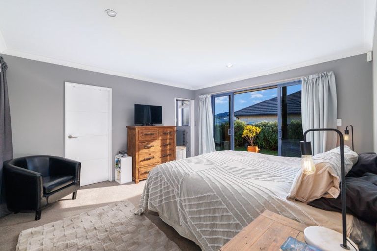 Photo of property in 24 Foresters Crescent, Parklands, Christchurch, 8083