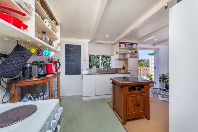 Photo of property in 20 Oakdale Road, Mount Roskill, Auckland, 1041