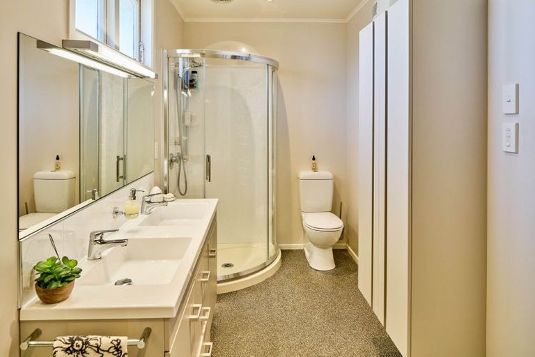 Photo of property in 22 Reese Jones Grove, Maungaraki, Lower Hutt, 5010