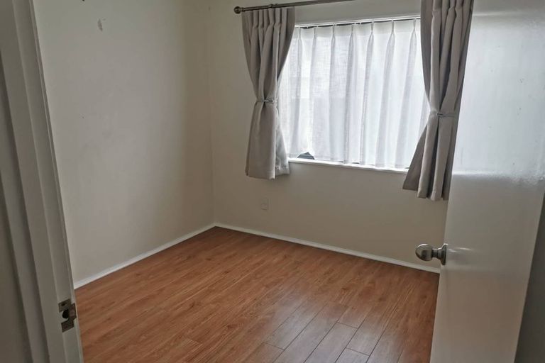 Photo of property in 2/20a Lavery Place, Sunnynook, Auckland, 0632