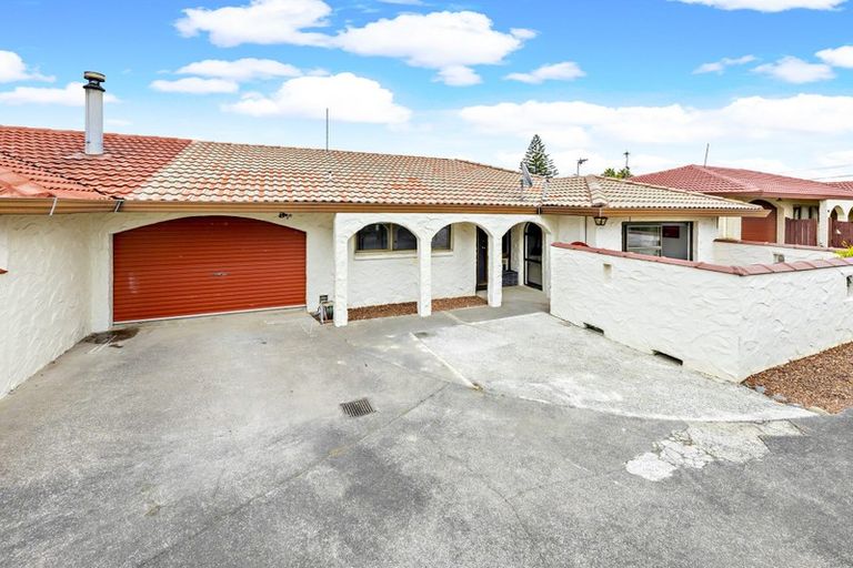 Photo of property in 2/85 Victoria Road, Papatoetoe, Auckland, 2025