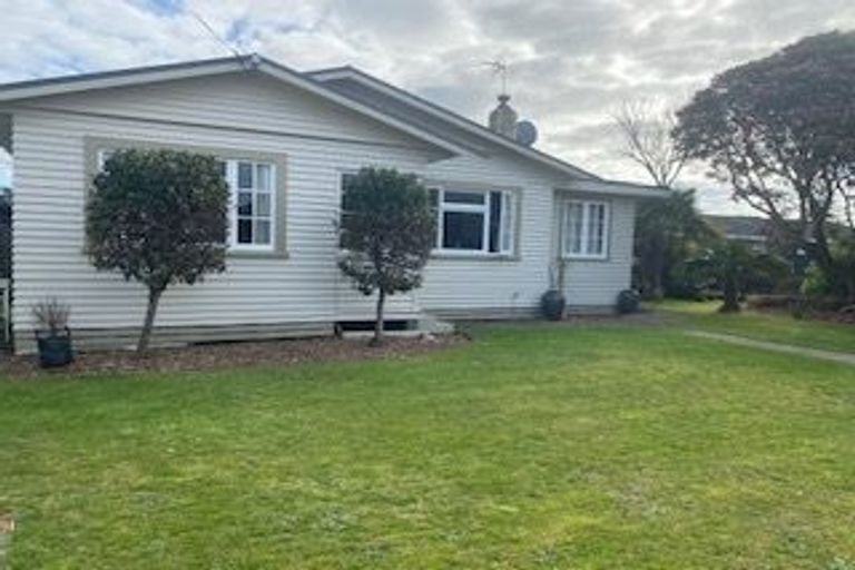 Photo of property in 10 Queens Road, Glen Avon, New Plymouth, 4312