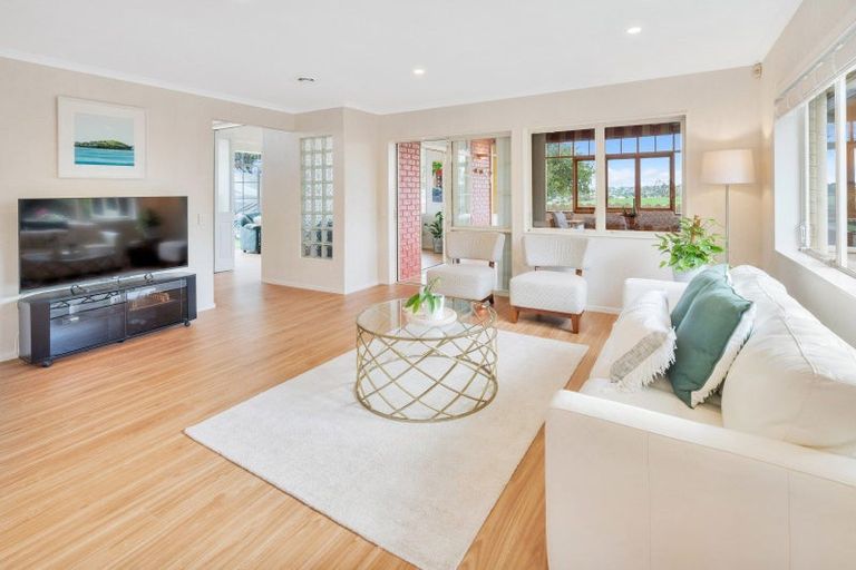 Photo of property in 11 Corta Bella Place, Golflands, Auckland, 2013