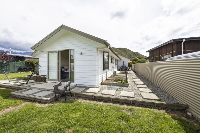 Photo of property in 43 Freyberg Avenue, Kurow, 9435