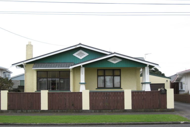 Photo of property in 27 Sackville Street, Fitzroy, New Plymouth, 4312