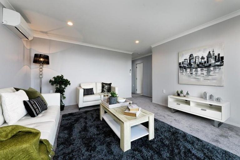 Photo of property in 11k Clearwater Cove, West Harbour, Auckland, 0618