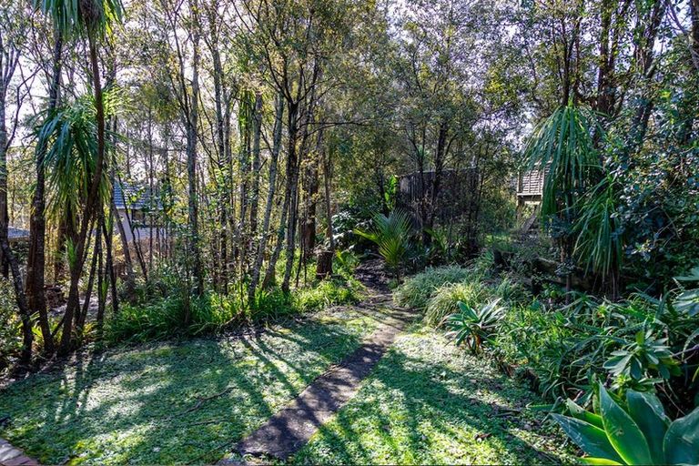 Photo of property in 9 Onedin Place, Titirangi, Auckland, 0604