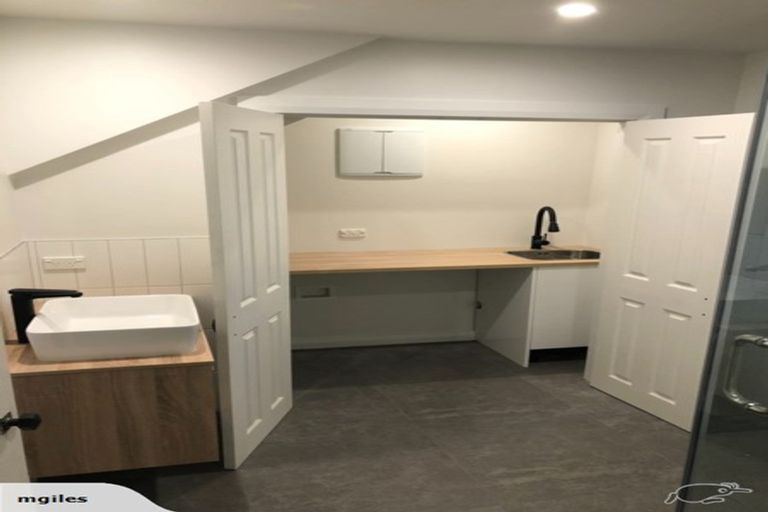 Photo of property in 328 Glenfield Road, Glenfield, Auckland, 0629