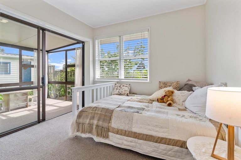 Photo of property in 2 Sycamore Drive, Sunnynook, Auckland, 0620