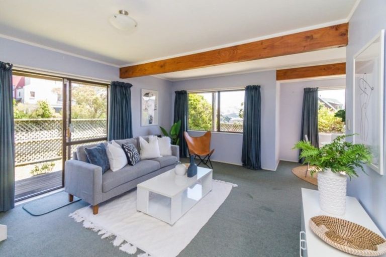 Photo of property in 33 James Cook Drive, Whitby, Porirua, 5024