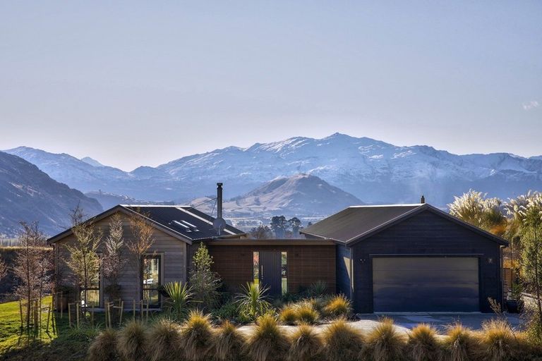 Photo of property in 7 Rabbiters Drive, Jacks Point, Queenstown, 9371