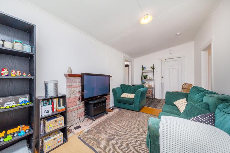 Photo of property in 20 Oakdale Road, Mount Roskill, Auckland, 1041