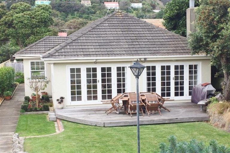 Photo of property in 51 Pukatea Street, Eastbourne, Lower Hutt, 5013