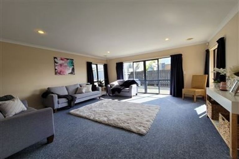 Photo of property in 3 Comber Place, Johnsonville, Wellington, 6037