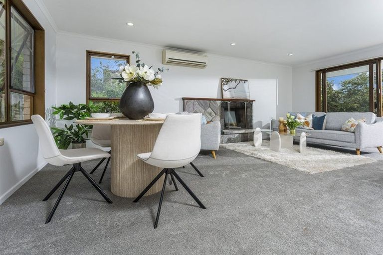 Photo of property in 58 Ravenwood Drive, Forrest Hill, Auckland, 0620