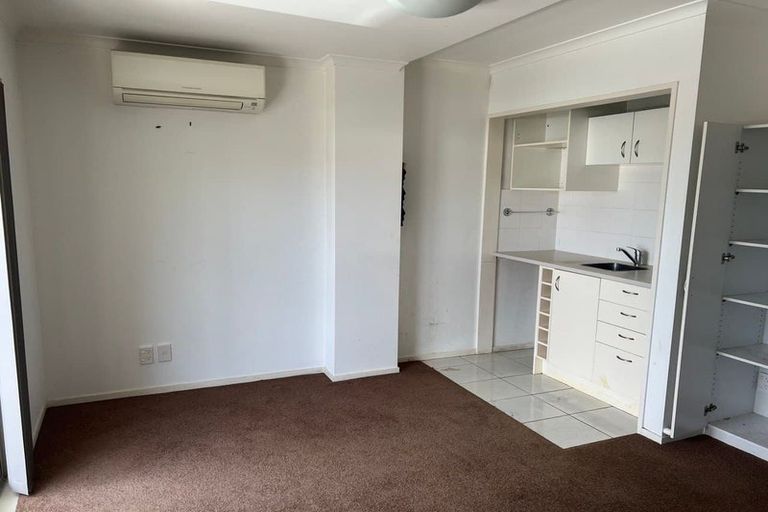 Photo of property in 19a Sunnyside Road, Sunnyvale, Auckland, 0612