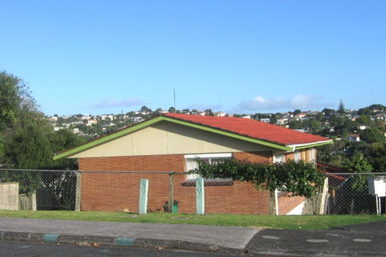 Photo of property in 26 Shanaway Rise, Hillcrest, Auckland, 0627