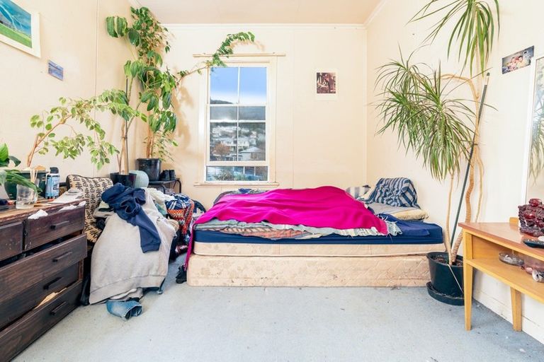 Photo of property in 10 Edge Hill, Mount Victoria, Wellington, 6011