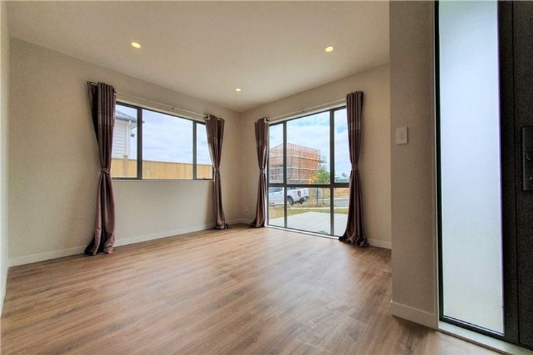 Photo of property in 3 Tautoru Avenue, Orewa, 0931