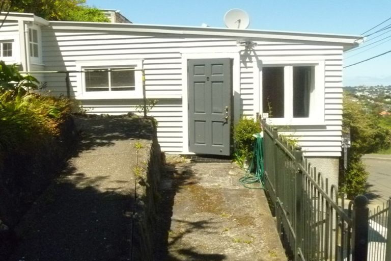 Photo of property in 172 Nevay Road, Karaka Bays, Wellington, 6022