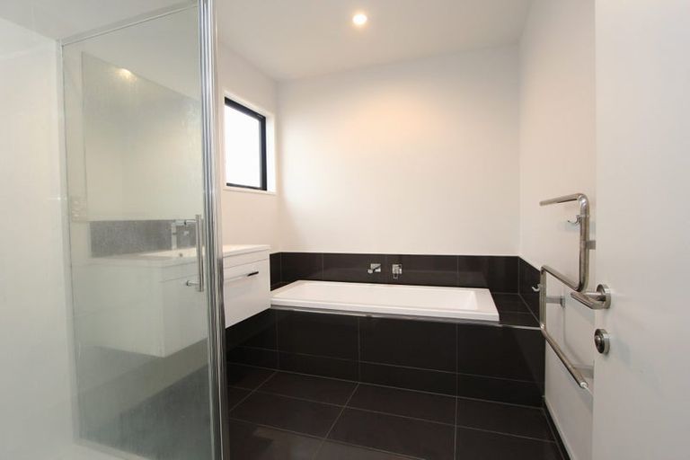 Photo of property in 77 Faringdon Boulevard, Rolleston, 7615