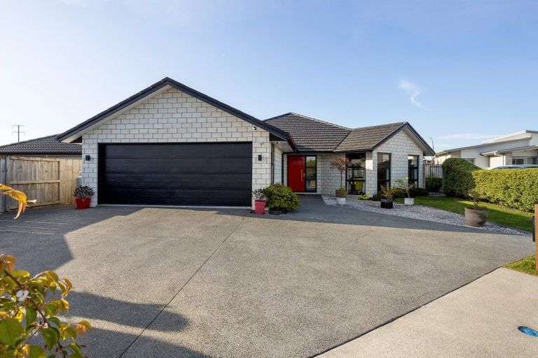 Photo of property in 18 Teatree Close, Huntington, Hamilton, 3210