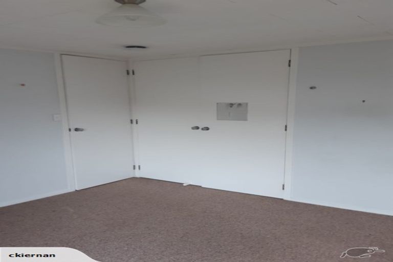 Photo of property in 1/109a Te Atatu Road, Te Atatu South, Auckland, 0610