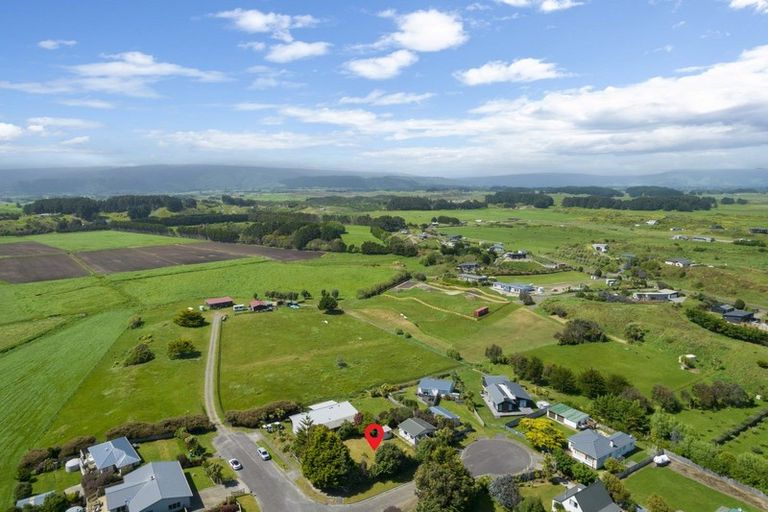 Photo of property in 8 Sand Dune Grove, Waikawa Beach, Manakau, 5573