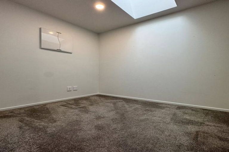 Photo of property in 83 Morihana Close, Glen Eden, 0602