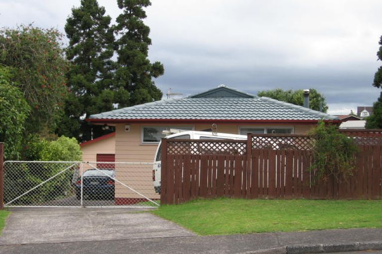 Photo of property in 19 Prior Place, Glendene, Auckland, 0602