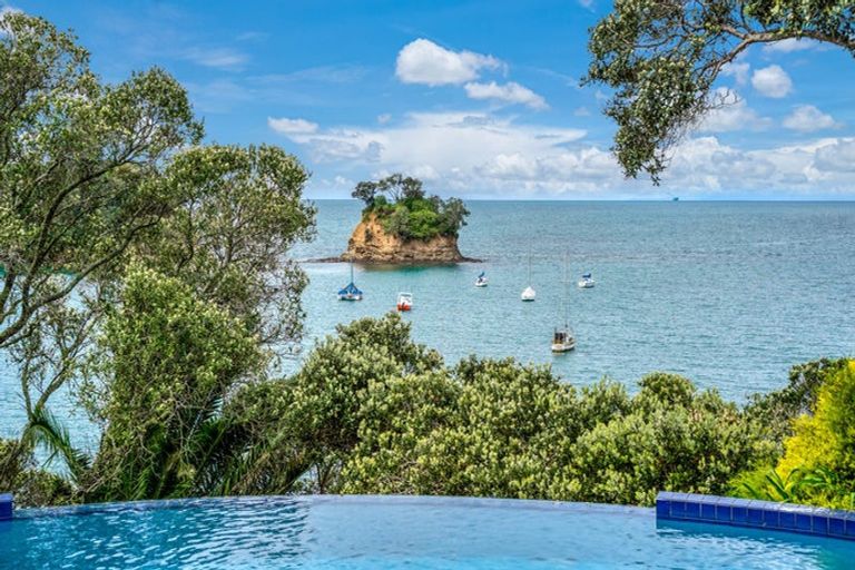 Photo of property in 913 Beach Road, Waiake, Auckland, 0630