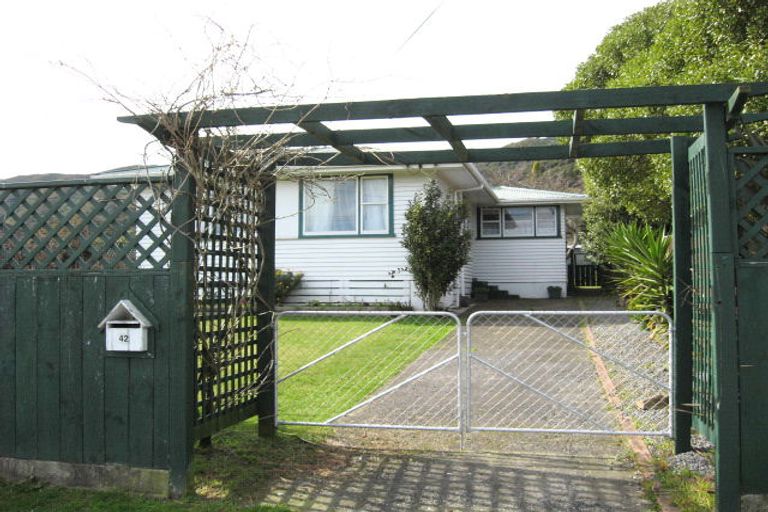 Photo of property in 42 Wise Street, Wainuiomata, Lower Hutt, 5014
