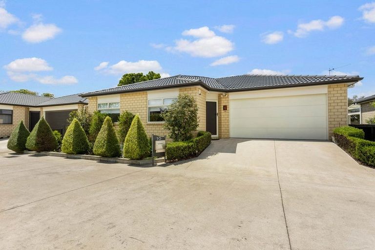 Photo of property in 10 Waitaha Close, Orewa, 0931