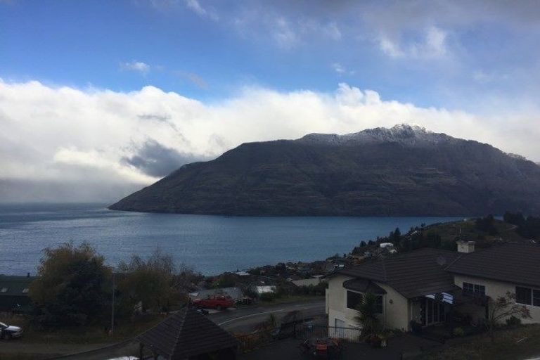 Photo of property in 52 Greenstone Place, Fernhill, Queenstown, 9300