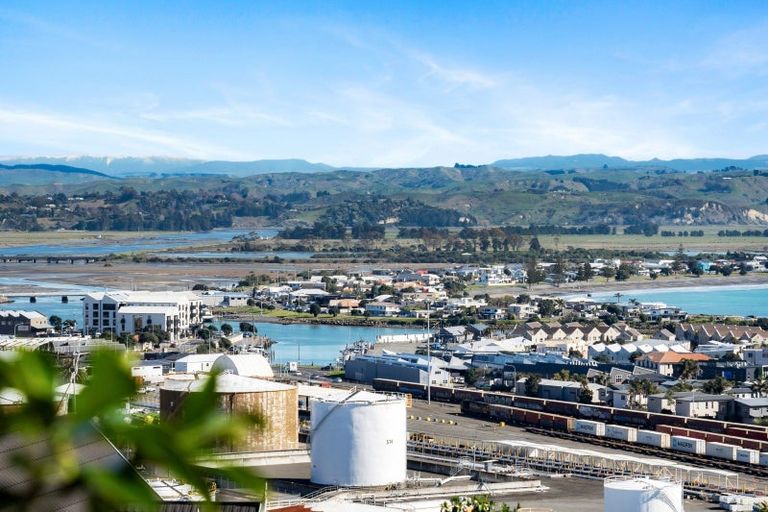 Photo of property in 19 Roslyn Road, Bluff Hill, Napier, 4110