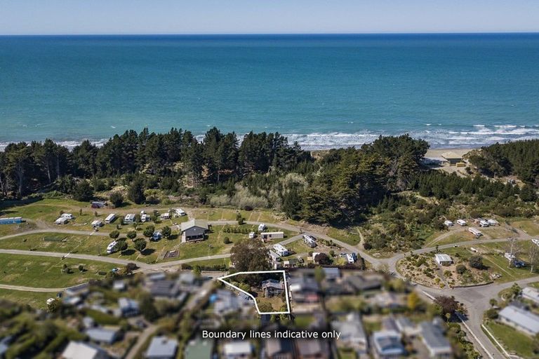 Photo of property in 5 Beach Crescent, Waikuku Beach, 7473