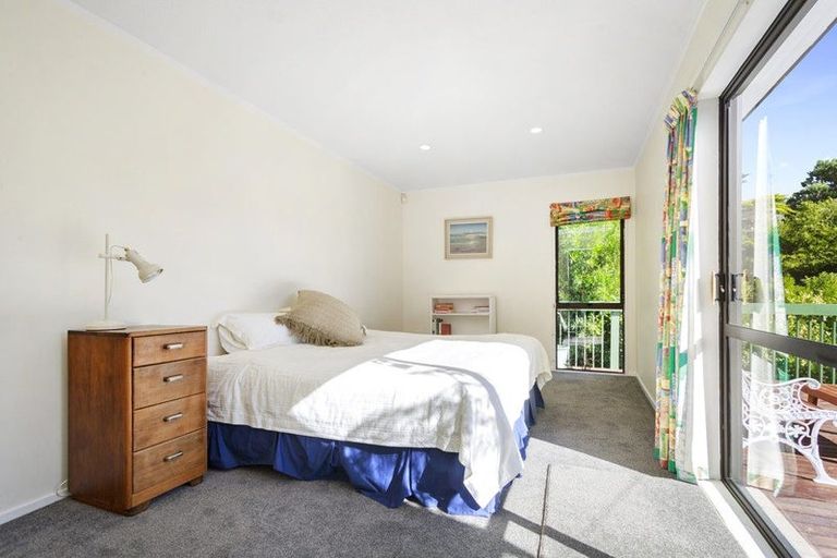 Photo of property in 40 Woodman Drive, Tawa, Wellington, 5028