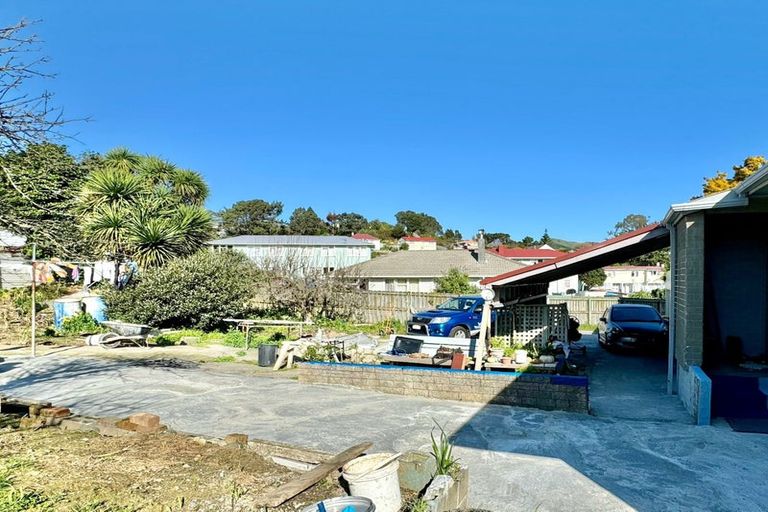 Photo of property in 102 Champion Street, Cannons Creek, Porirua, 5024