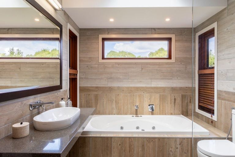 Photo of property in 24 Paetawa Road, Peka Peka, Waikanae, 5391