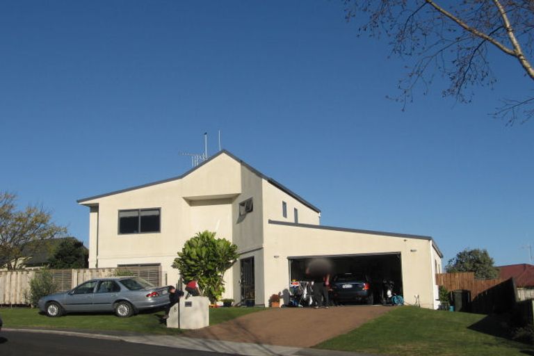 Photo of property in 8 Burleigh Place, Rototuna, Hamilton, 3210