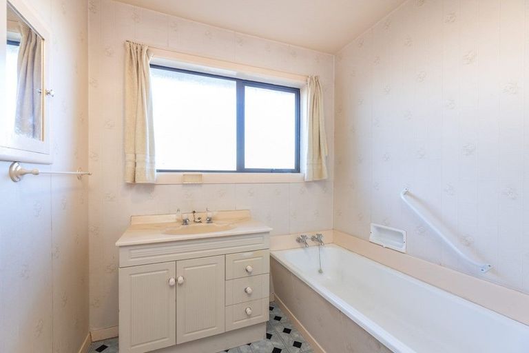 Photo of property in 28 Chedworth Avenue, Bishopdale, Christchurch, 8053