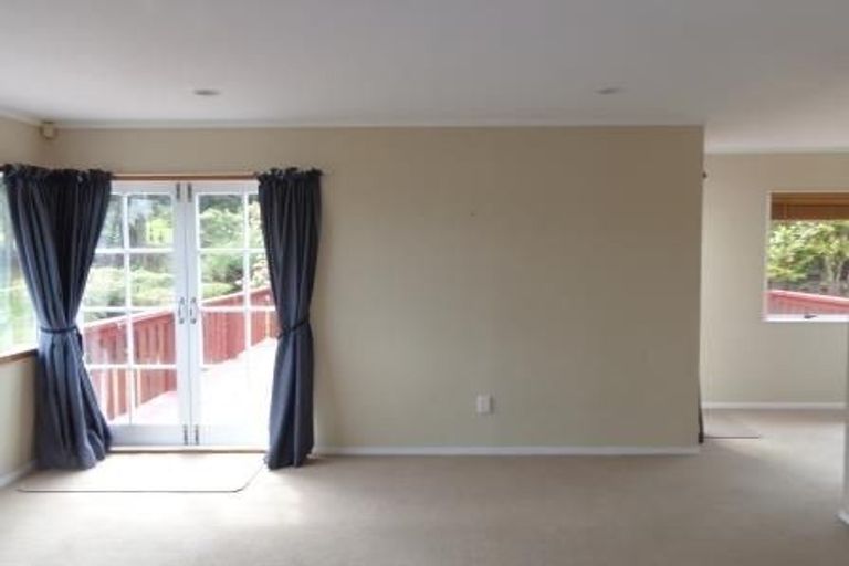 Photo of property in 13 Trengove Place, West Harbour, Auckland, 0618