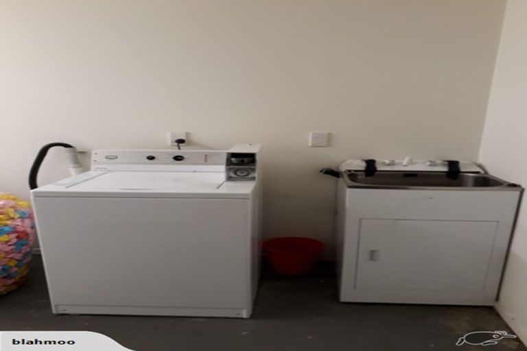 Photo of property in Las Olas De Cuba, 2/35 Torrens Terrace, Mount Cook, Wellington, 6011