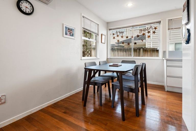 Photo of property in 27 Normanton Street, Glenfield, Auckland, 0629