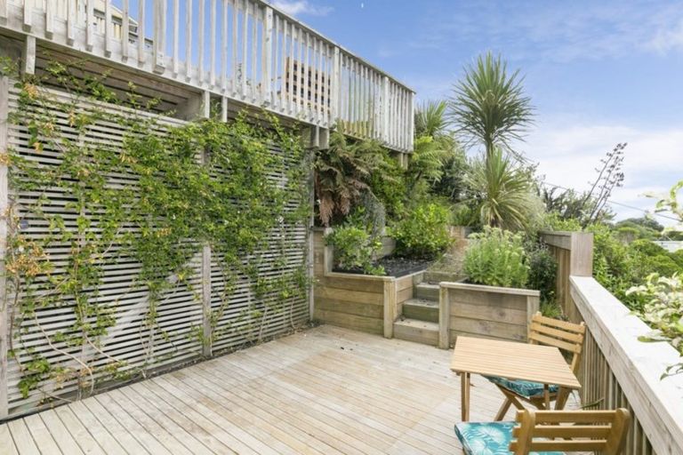 Photo of property in 16 View Road, Titahi Bay, Porirua, 5022