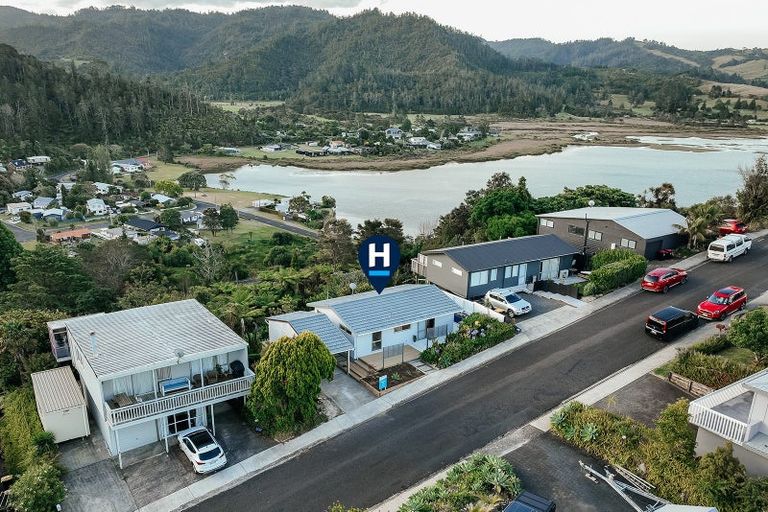 Photo of property in 6 Ridge Road, Tairua, 3508