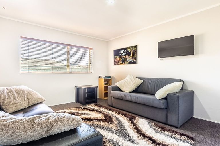 Photo of property in 51 Guildford Drive, Paraparaumu, 5032