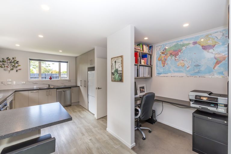 Photo of property in 78a Daniels Road, Redwood, Christchurch, 8051