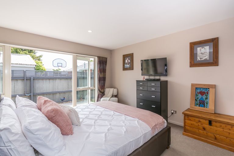 Photo of property in 78a Daniels Road, Redwood, Christchurch, 8051